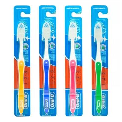 ORAL B SPAZZOLINO 1.2.3. MEDIO
